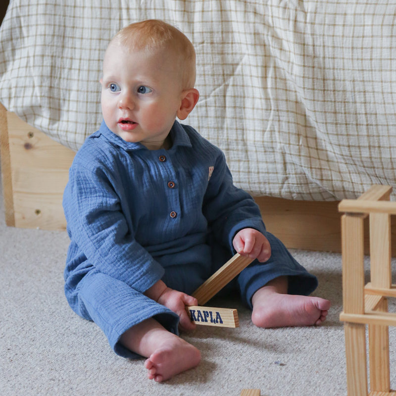 pyjama-grenouillere-bleu-porte