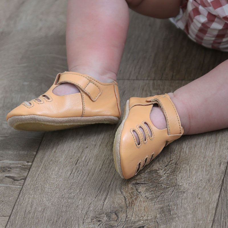 chaussures-bebe-cuir-souple-tibilly-peche-jaune-profil