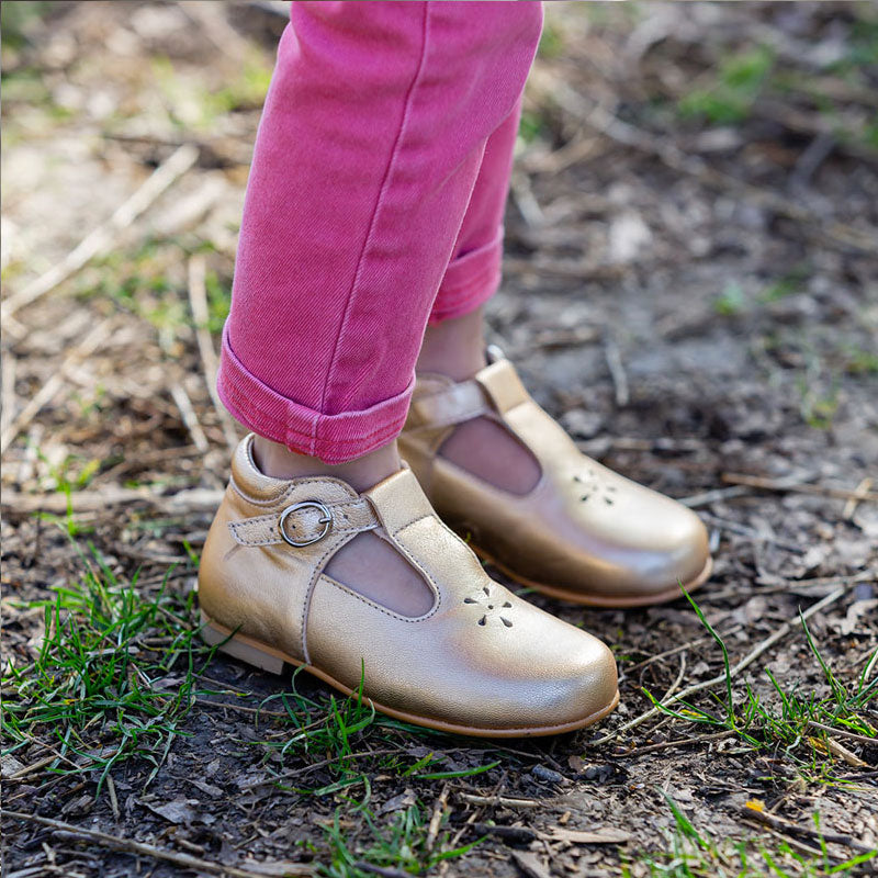 sandales premiers pas bebe fille dessus cuir brides metallisees rose  chaussures de parc bebe